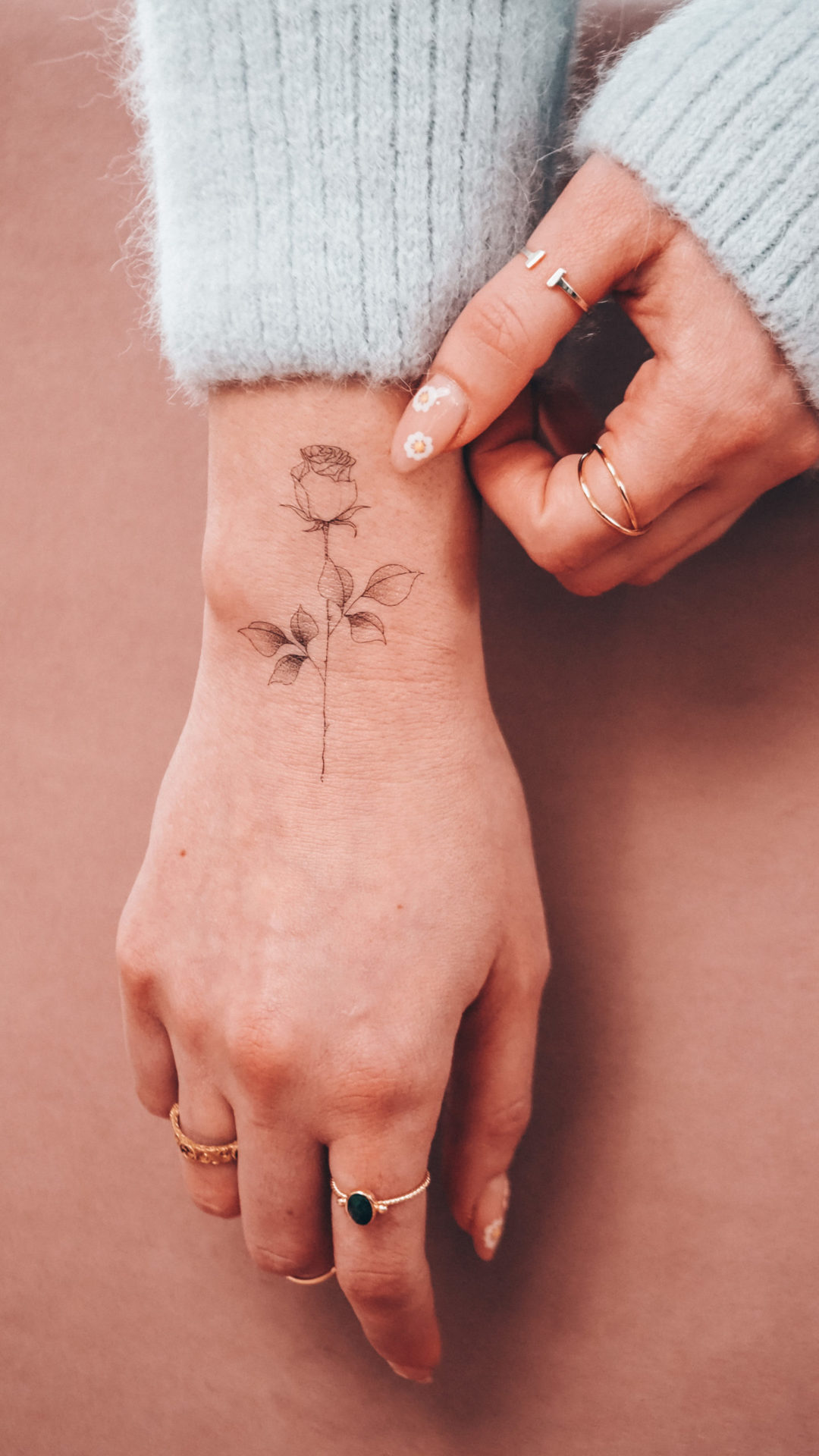 Temporary Tattoo Geburtsblumen 11E Geburtsblumen Januar–Juni: Rose, Narzisse, Gänseblümchen, Nelke, Schneeglöckchen, Veilchen