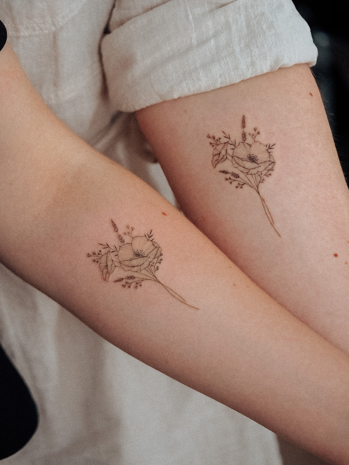 Poppy bouquet tattoo for sisters by Alina BUNAMI INK